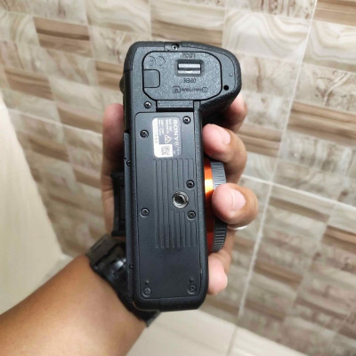 Sony A7ii Body (3k SC)(Super Mint)(2 Batteries)