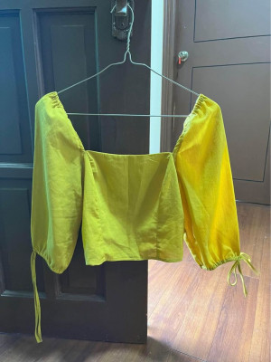 COTTON ON yellow puff sleeves crop top