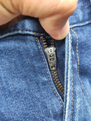 UNIQLO Slim Selvedge Pants size 31