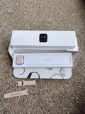 Apple Watch Series 5 40mm (Gold Aluminum Case Pink Sand Sport Band)