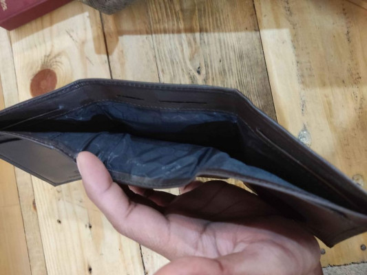 Preloved Victorinox Genuine Leather Trifold Wallet