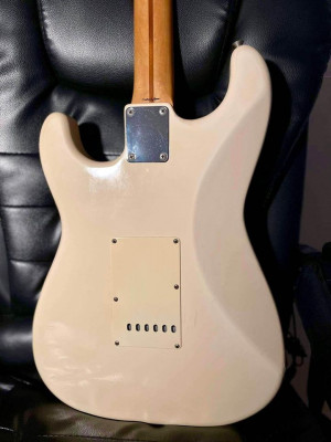 Fender ST-57 CIJ Reissue Stratocaster (Vintage White)