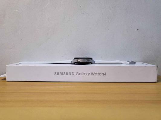 SAMSUNG GALQXY WATCH 4