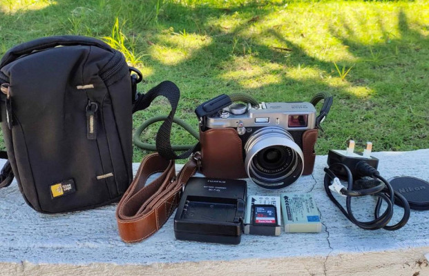 Fujifilm X100s (Good Condition)(Low SC)(Lots Of Freebies)