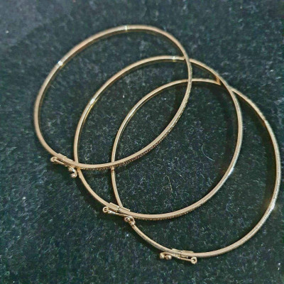 18K GOLD BANGLE