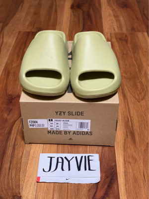 YEEZY SLIDE RE SIN