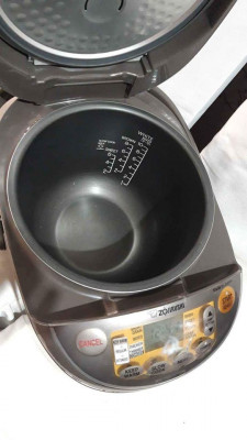 ZOJIRUSHI (Japan) 10-Cups Rice Cooker