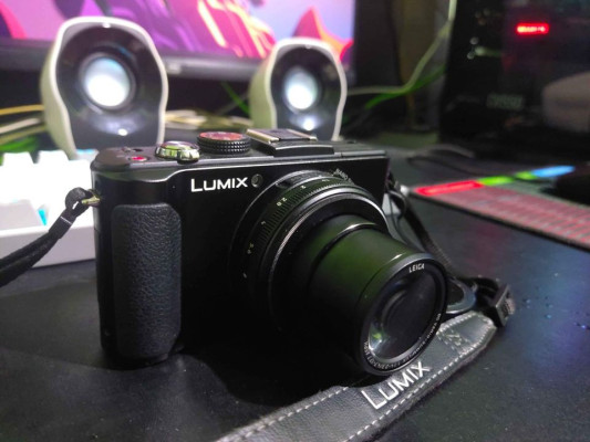 Panasonic Lumix LX7 Compact Camera