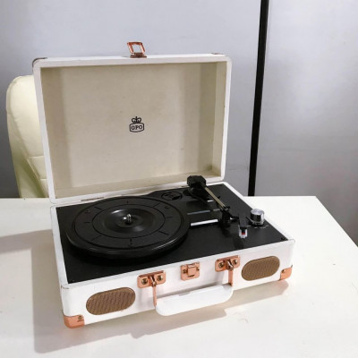 Soho Briefcase Turntable Vinyl Player in Rose Gold White + 1 Vinyl Record