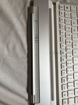 Belkin Fastfit Bluetooth Keyboard for 9.7"