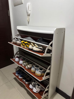White shoerack