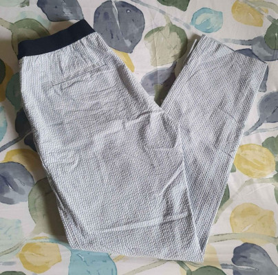 Uniqlo EZY Ankle Trousers