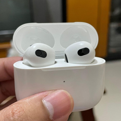 AirPods (3rd Generation) with MagSafe Case