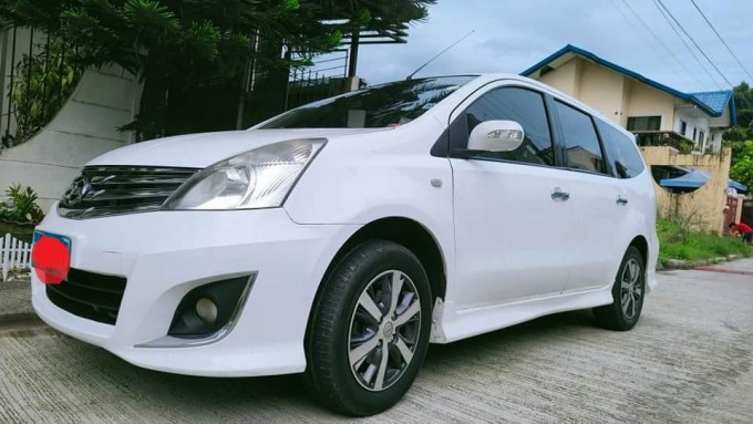 2013 Nissan grand livina highway star