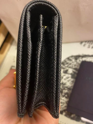 0RIG!Prada*wallet (w/ official receipt)