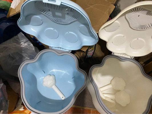 Pet food storage box