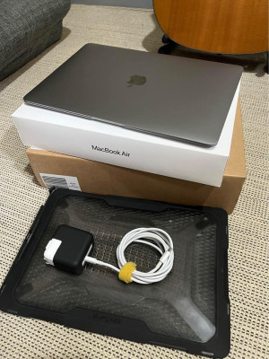 Macbook Air M1 8GB 256GB (Complete with Box & Freebies)