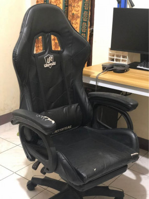 Gaming Chair with foot rest (please read the description first)
