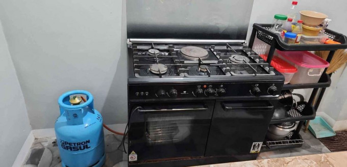 Gas Range with Oven