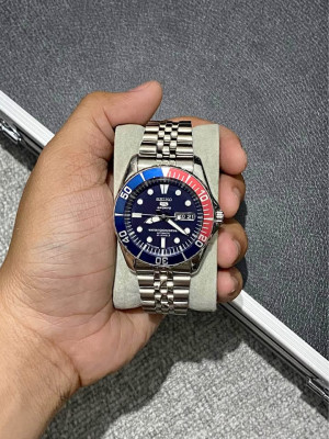 Discontinued Seiko 5 Sports Pepsi ‘Sea Urchin’