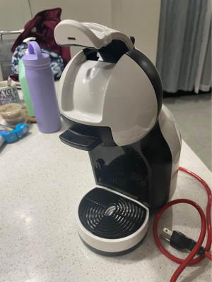 Nescafe Dolce Gusto Mini Me Coffee Machine w/ free capsule rack