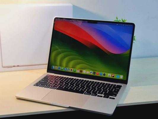 Macbook Air 13inch 2022 M2 Under warranty Of apple store