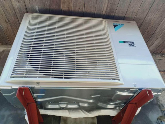 SPLIT TYPE INVERTER AIRCON - DAIKIN ECO KING SERIES