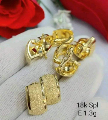 8k Saudi gold Clip Earrings...