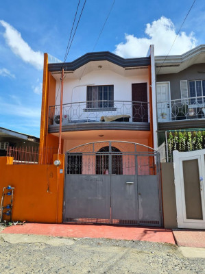 El Rio- townhouse 4 bed 2 cr 2 kitchen