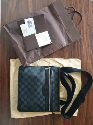 Louis Vuitton Thomas Graphite messenger bag