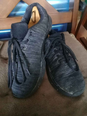 Running shoes for men and women