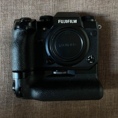 Fujifilm XH 1 with battery Grip