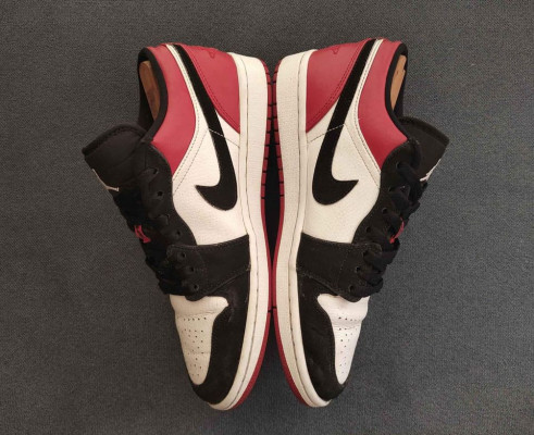 Air Jordan 1 Low SE Black Toe