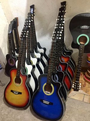 Direct Supplier Buy brandnew acoustic guitar with free ukulele and moree.