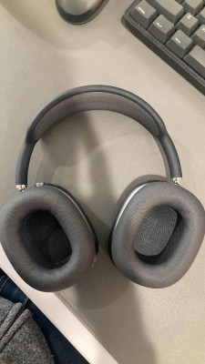 Space Gray Airpods Max