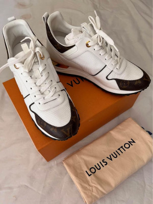 Louis Vuitton run away sneaker