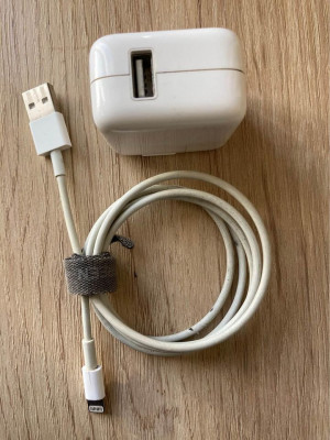 Original Apple Adapter 10W USB Charger with lightning cable as freebie