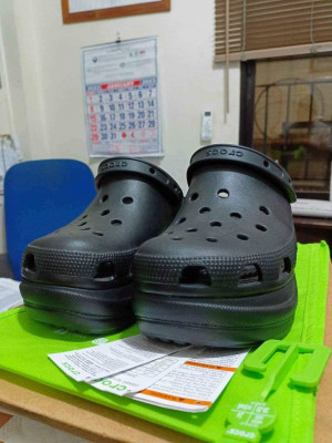 CROCS - Women Classic Platform Clog in Black