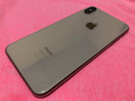 Iphone Xs factory unlocked complete