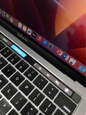 MacBook Pro TouchBar Core I7