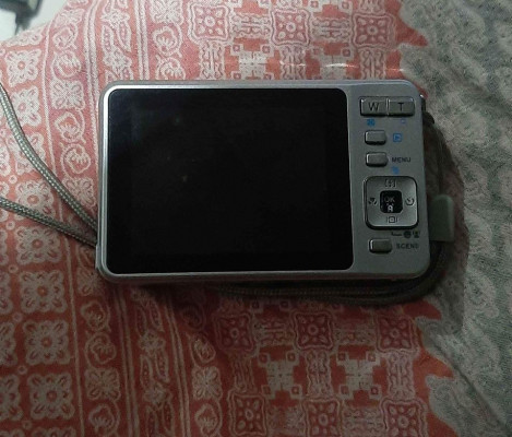 FOR SALE!! PENTAX OPTIO E75 CAMERA