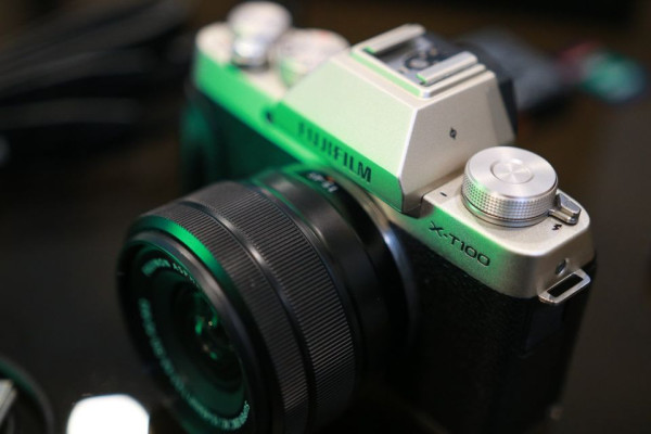 FUJIFILM X-T100