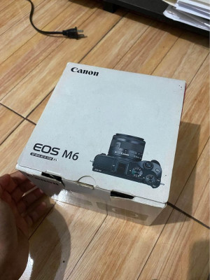 Canon EOS M6