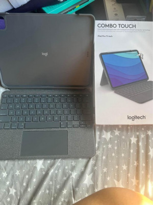 Logitech Combo Touch Keyboard for iPad Pro 11”
