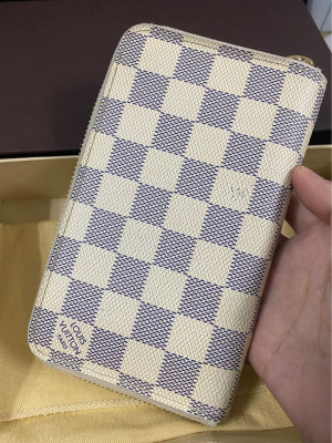 Louis Vuitton Zippy Wallet