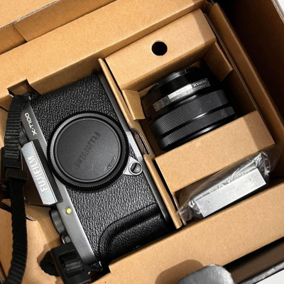 Fujifilm XT100 Camera with 15-45mm kit lens (Black Noir) + FREEBIES