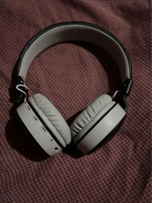 JBL Wireless Bluetooth Headphone