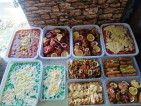 Food trays to go