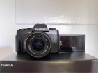 Fujifilm X-T100 Mirrorless Camera with XC15-45mm kitlens