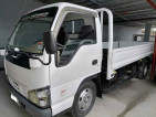 2017 Isuzu truck